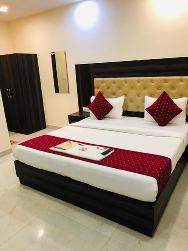 Bedroom 2, Hotel Cozy Cave Near IGI Delhi Airport, West