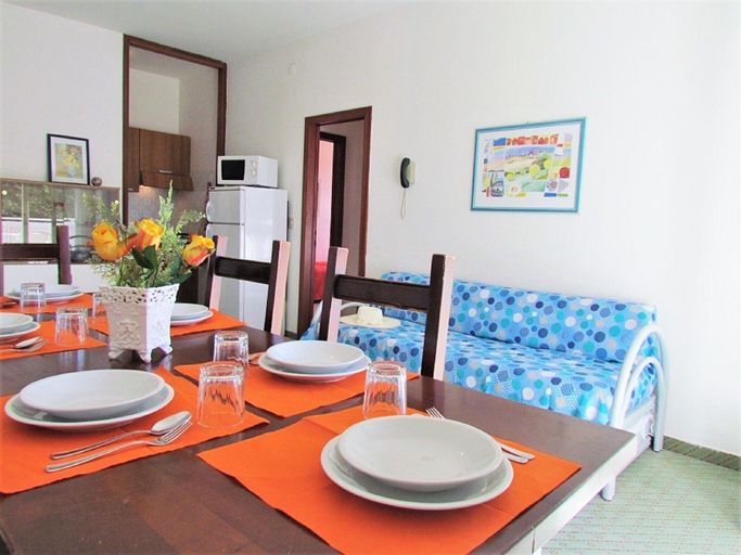 Dining 4, Apartment in Bibione Near the sea Beach, Venezia