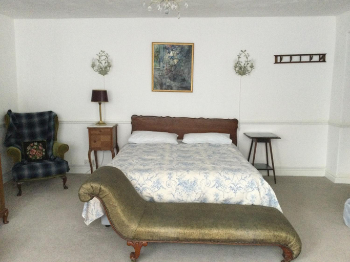 Others 4, Garden flat 1, Conwy