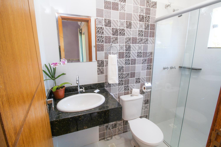 Bathroom, Areia do Atlantico Hotel, Santa Cruz Cabrália