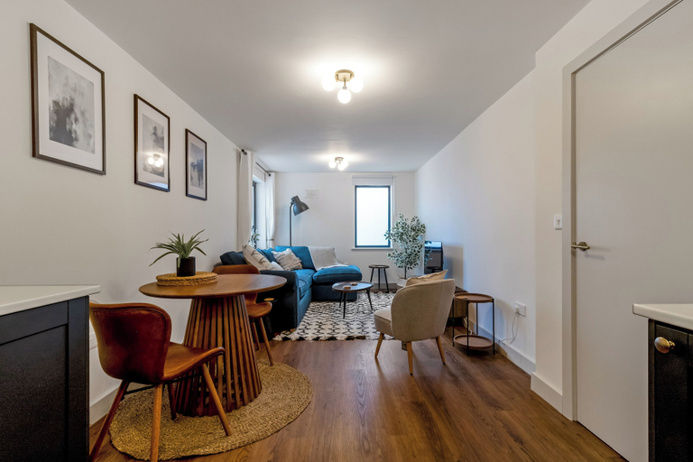 Others 3, Central 1BD Free Underground Parking, Gloucestershire