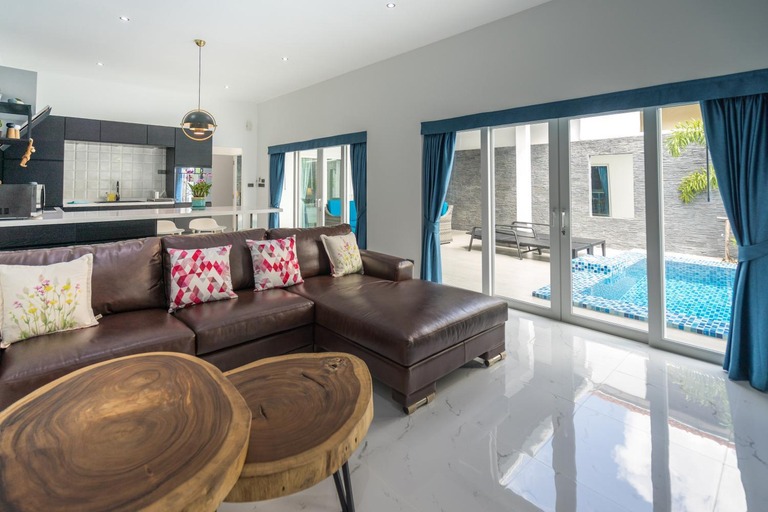 Others 5, Majestic by Korawan, Pattaya