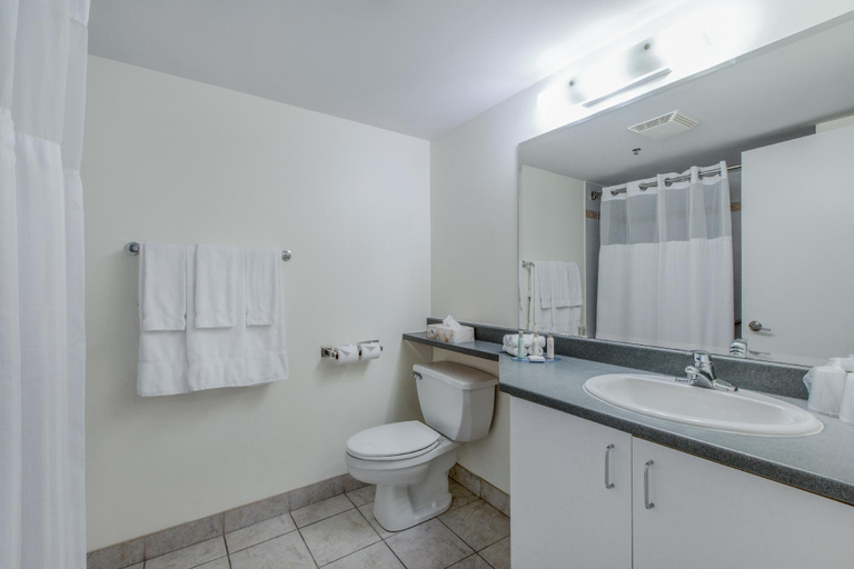 Bathroom 3, Hotel Faubourg Montreal Centre Ville Downtown 183492, Montréal
