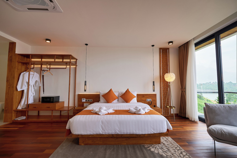 Bedroom 4, The Pine Mansion, Saen Monourom