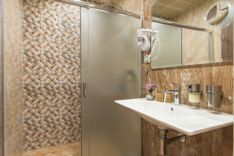 Bathroom 3, Sevtopolis Apartments, Kazanlak