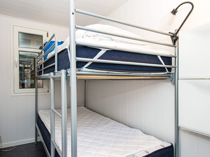 Room 4, 6 Person Holiday Home in Ronde, Syddjurs