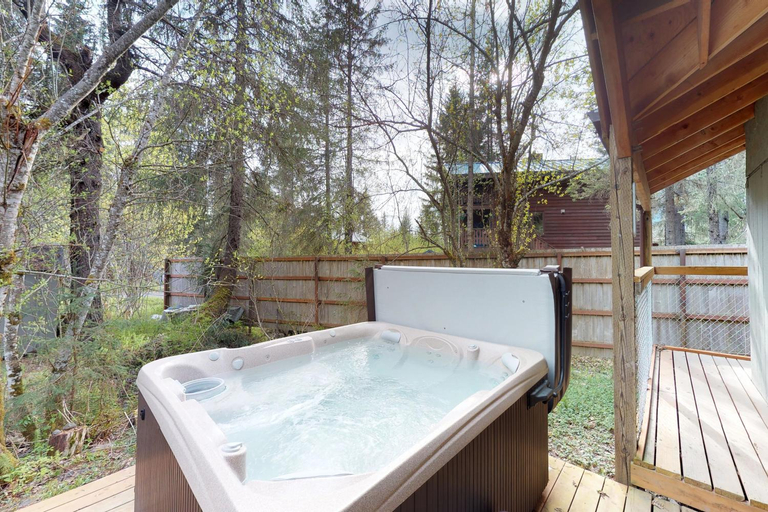 Others 5, Loveland Cottage, Anchorage
