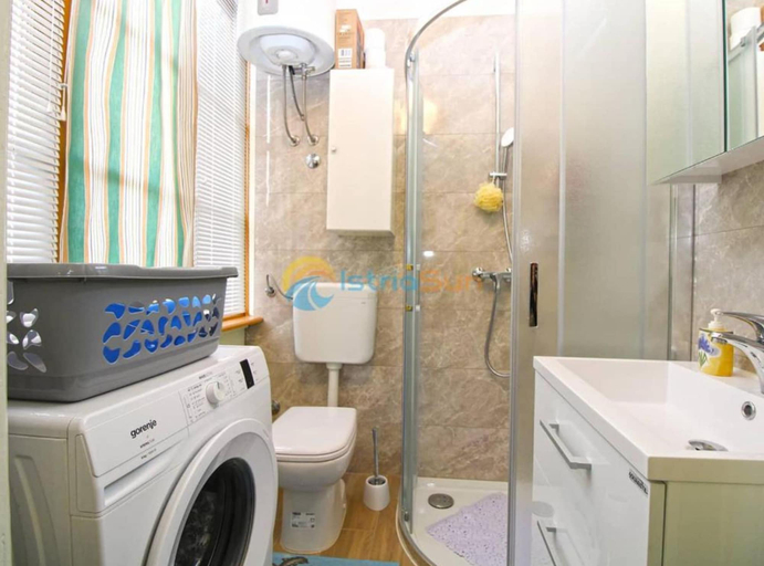 Bathroom 3, Apartments Lea, Pula