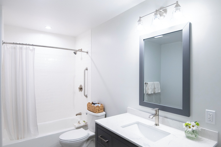 Bathroom 4, The Pathmaker Hotel, Hancock