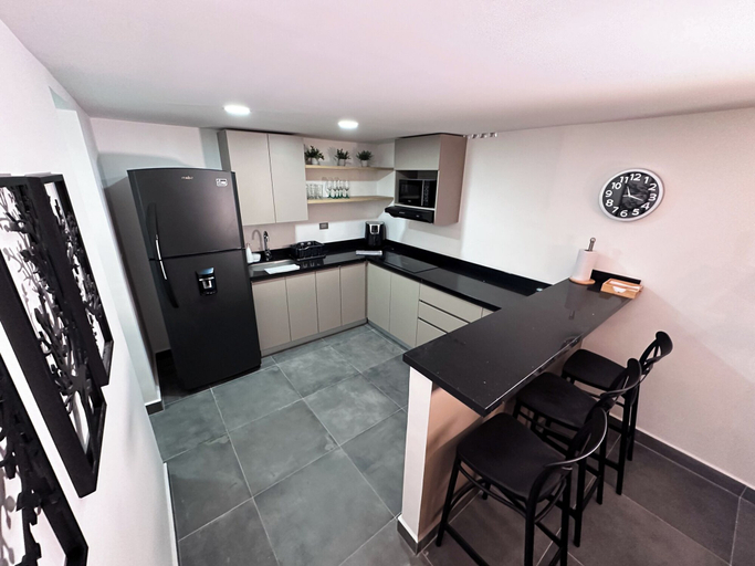Private kitchen, Amplio apt en poblado by Hoost APT 701, Medellín
