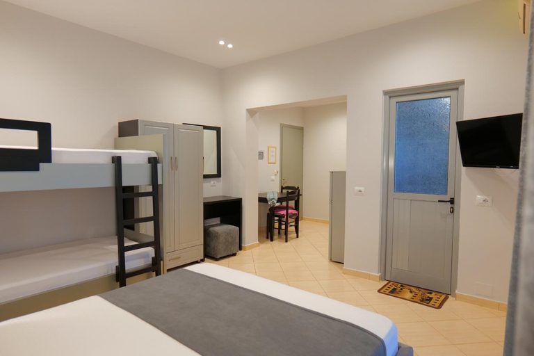 Bedroom 2, Villa Reshat Caca, Sarandës