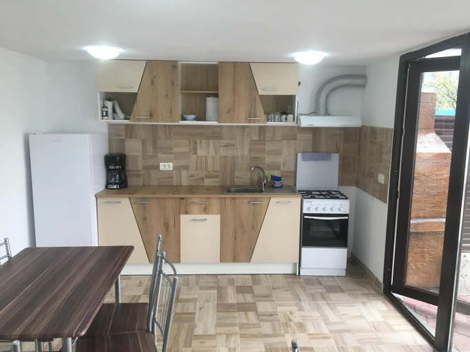 Others 5, Laubert, Calimanesti