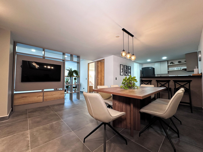 Dining room, Amplio apt en poblado by Hoost APT 701, Medellín