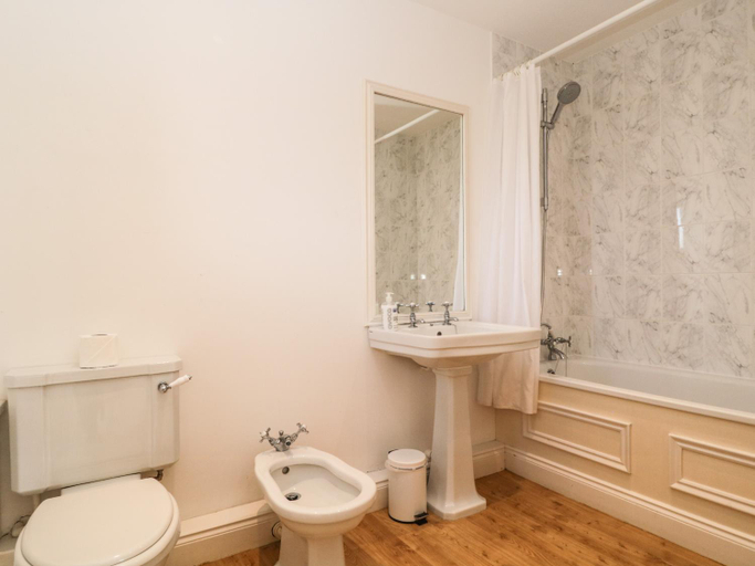Bathroom 3, Hunters Chase, Cumbria
