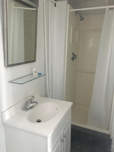 Bathroom 4, Seagrass Inn, York