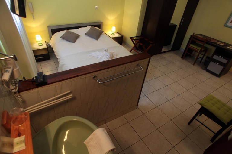 Bathroom 4, Le Pressoir, Hérault