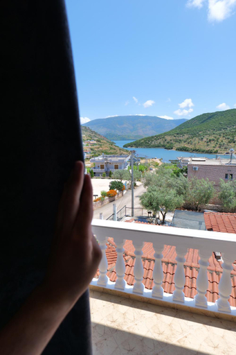 Others 4, Villa Reshat Caca, Sarandës