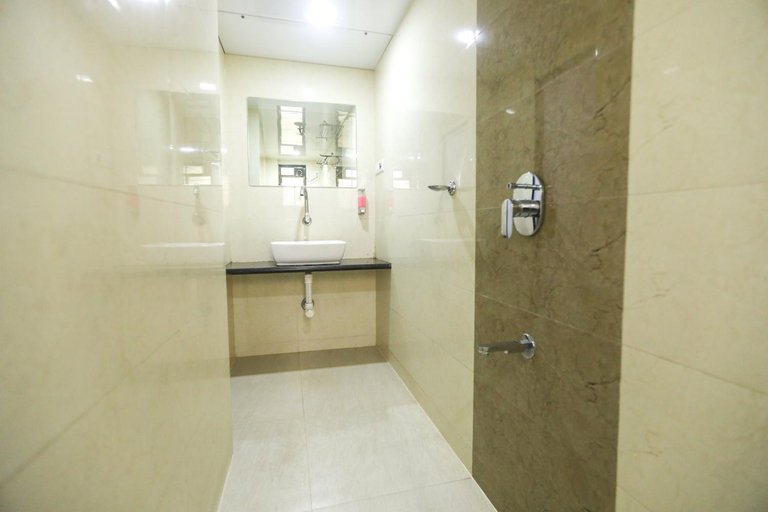 Bathroom 3, Hotel Mid Town, Mumbai Suburban