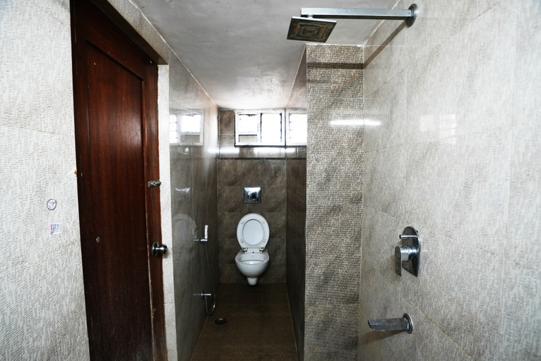 Bathroom, Hotel Madurai By Zuzu, Udaipur