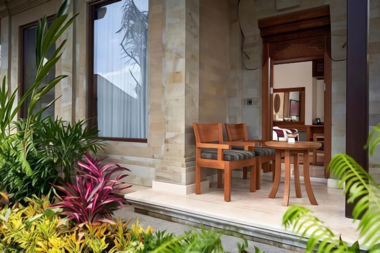 Exterior & Views 24