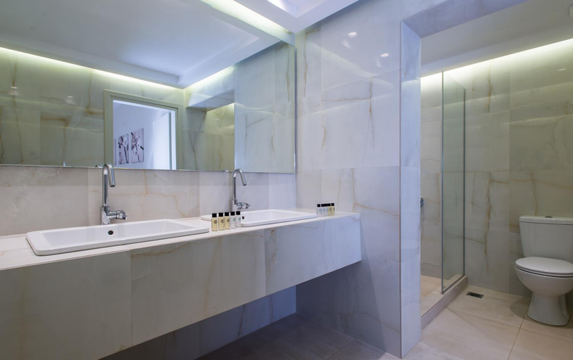 Bathroom 4, Club Agia Anna, Central Greece