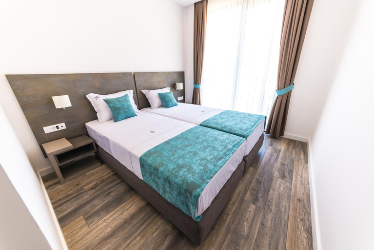 Others 5, B&B Amfora