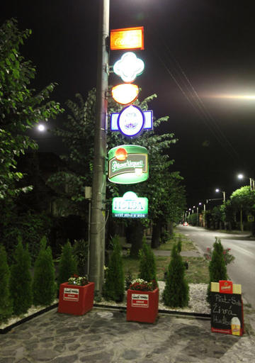 Food & Drinks