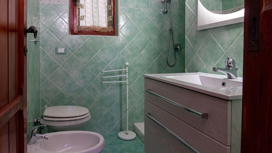 Bathroom 4, Villa Matteo sea view, Cagliari