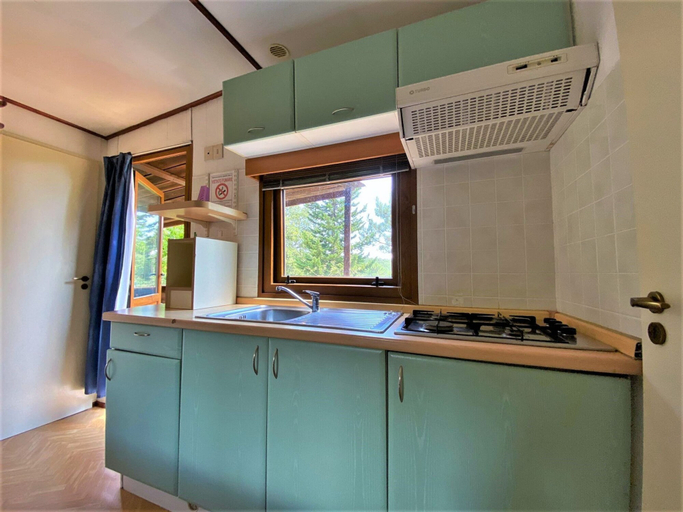 Private kitchen 3, Belvilla by OYO Lovely Bungalow With a Shared Pool, Florence
