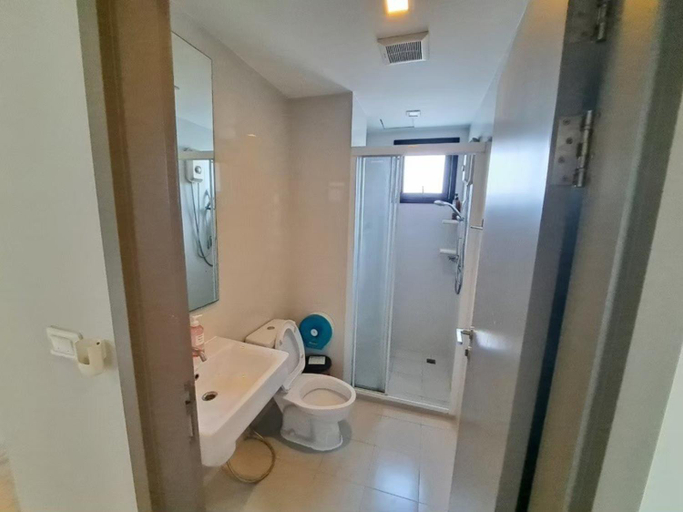Bathroom 4, The base central, Pattaya