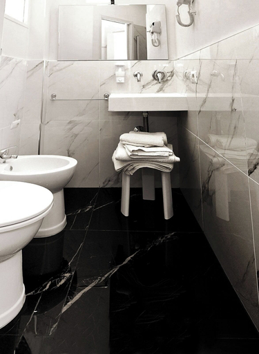 Bathroom 5, b&Baldo Vatican, Rome