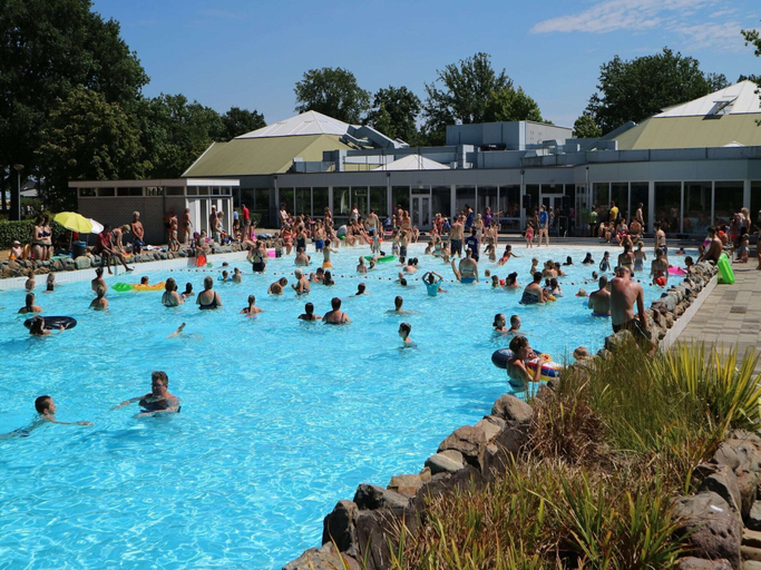 Pool 5, Villa de Luxe With Sauna, Whirlpool & Steam Shower, Roggel en Neer