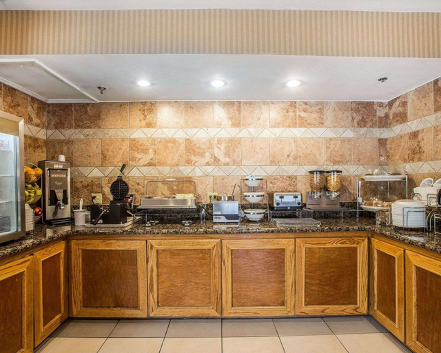 Food & Drinks 5, Sleep Inn Bessemer Helena, Jefferson
