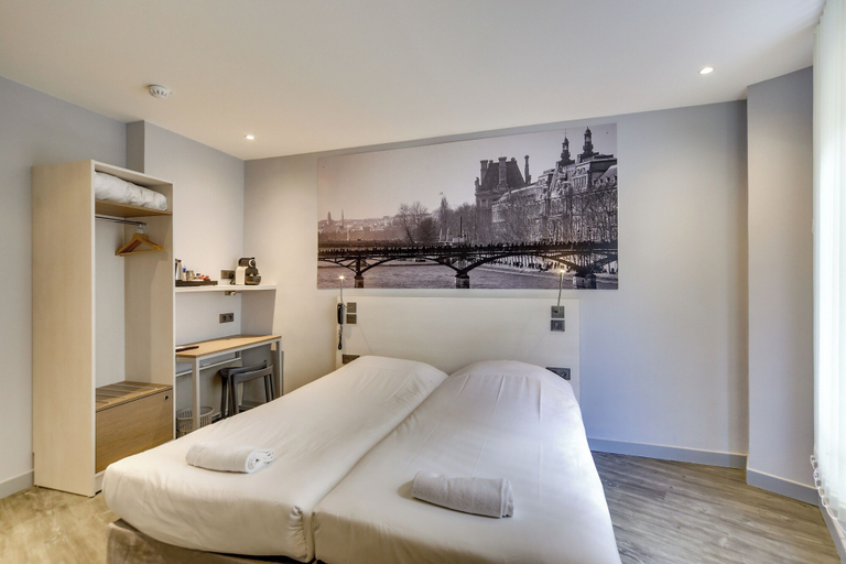 Bedroom 4, Kyriad PARIS 12 Nation, Paris