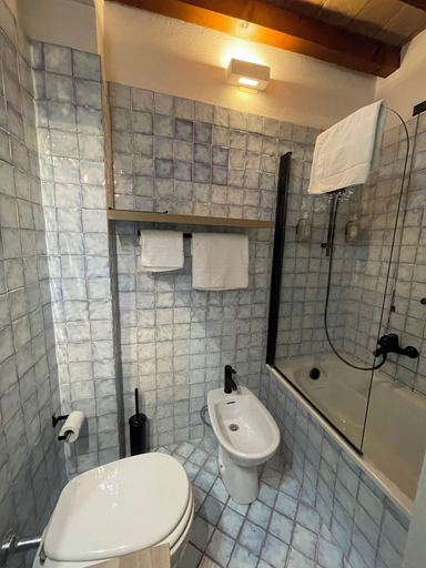 Bathroom 5, Le camere di Bsuites, Parma