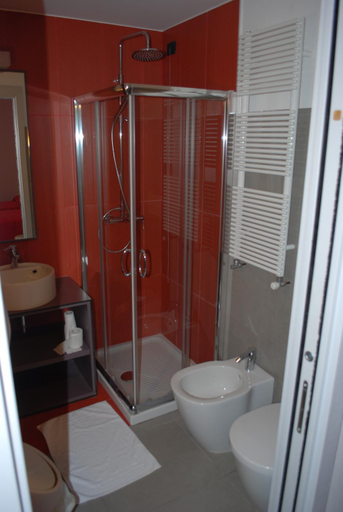 Bathroom 4, Hotel San Geremia, Venezia