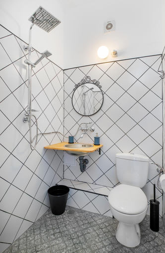 Bathroom 3, Generaator Sofia, Stolichna