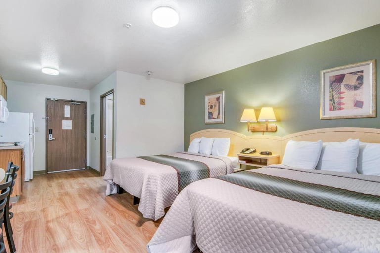 Bedroom 3, Hometowne Studios & Suites Bentonville, Benton