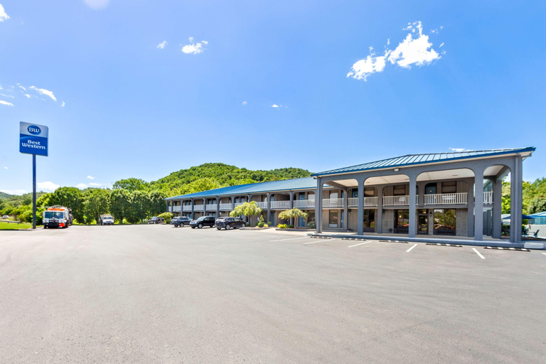 Exterior & Views 1, Quality Inn, Knox