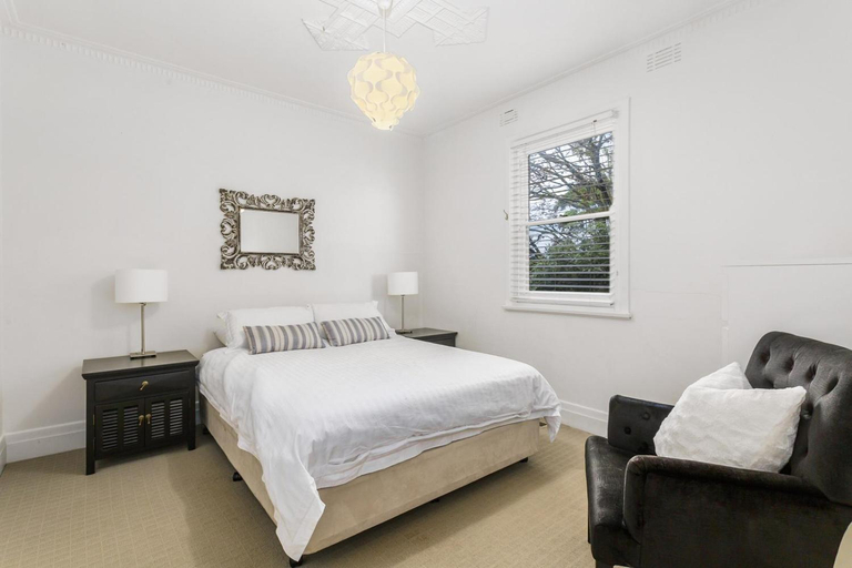 Others 5, Sorrento Beach House: great location & pool, Melbourne
