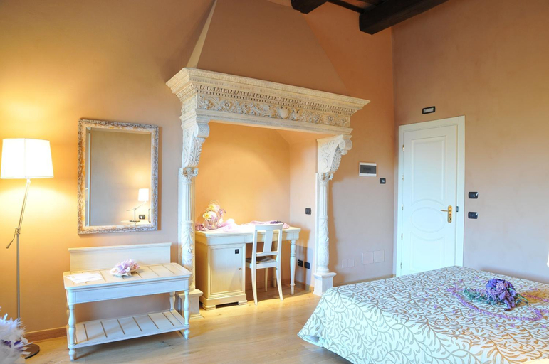 Bedroom 3, Castle of Baccaresca, Perugia