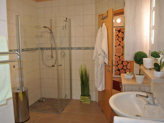 Bathroom 4, Kiesenberg 9 Comfortable Holiday Residence, Schwandorf