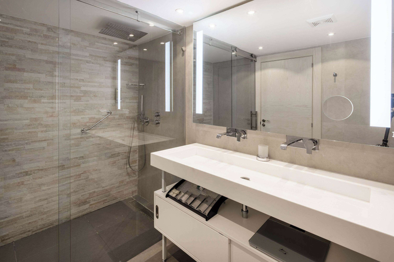 Bathroom 4, Port de Plaisance Resort, Trademark Collection by Wyndham