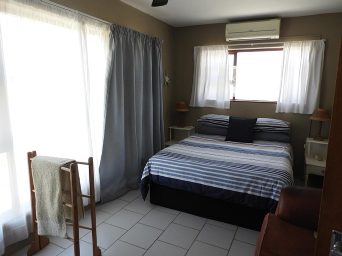 Bedroom 1, Waterkant 4A, Cacadu