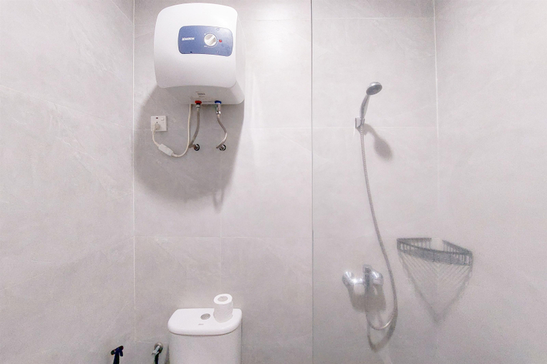 Bathroom 5, Good and Modern Look 2BR at Asatti Apartment By Travelio, Tangerang Selatan