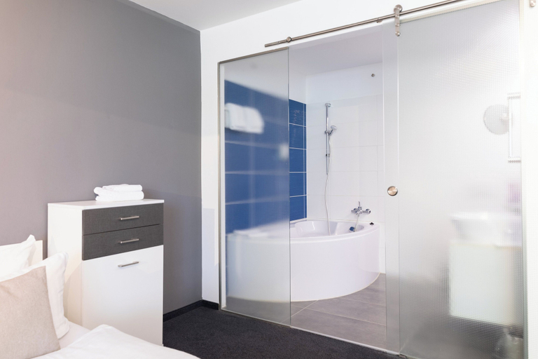 Bathroom 5, Hotel Aviva, Leipzig