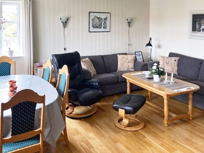 Dining 5, 6 Person Holiday Home in Hernar, Øygarden