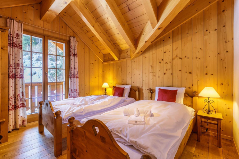 Others 2, Chalet Coucou Luxury 10 pax Chalet with incredible views and garage, Martigny