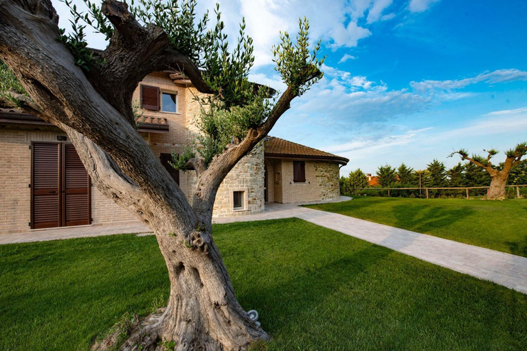 Others 5, B&B Madonna Carradori Country, Ancona