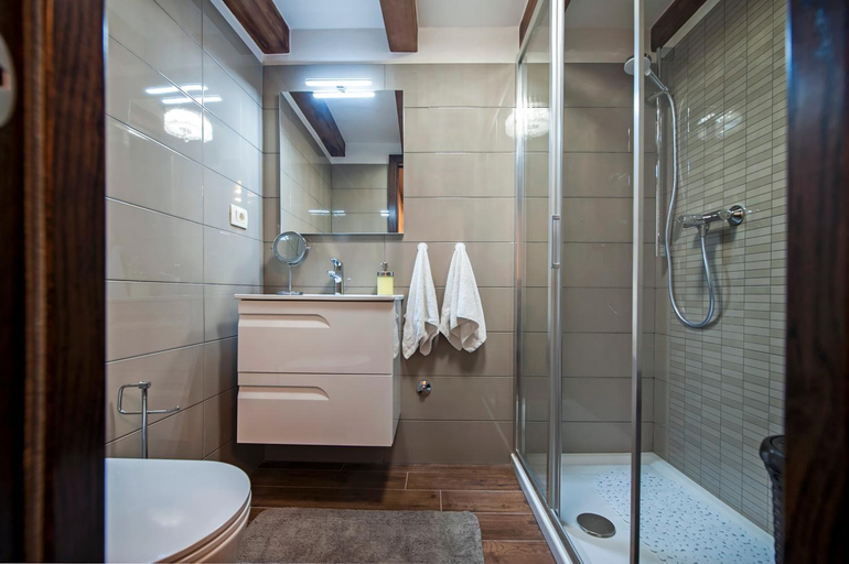 Bathroom 3, Villa NEA Seaview! Deluxe apartments in old town!, Rovinj